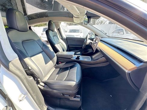 Used 2022 Tesla Model Y Long Range image 29