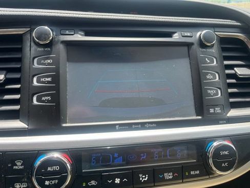 Used 2018 Toyota Highlander XLE AWD/4WD image 24