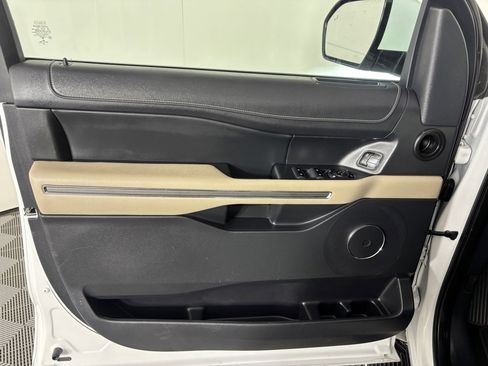 Used 2023 Ford Expedition Max XLT image 14