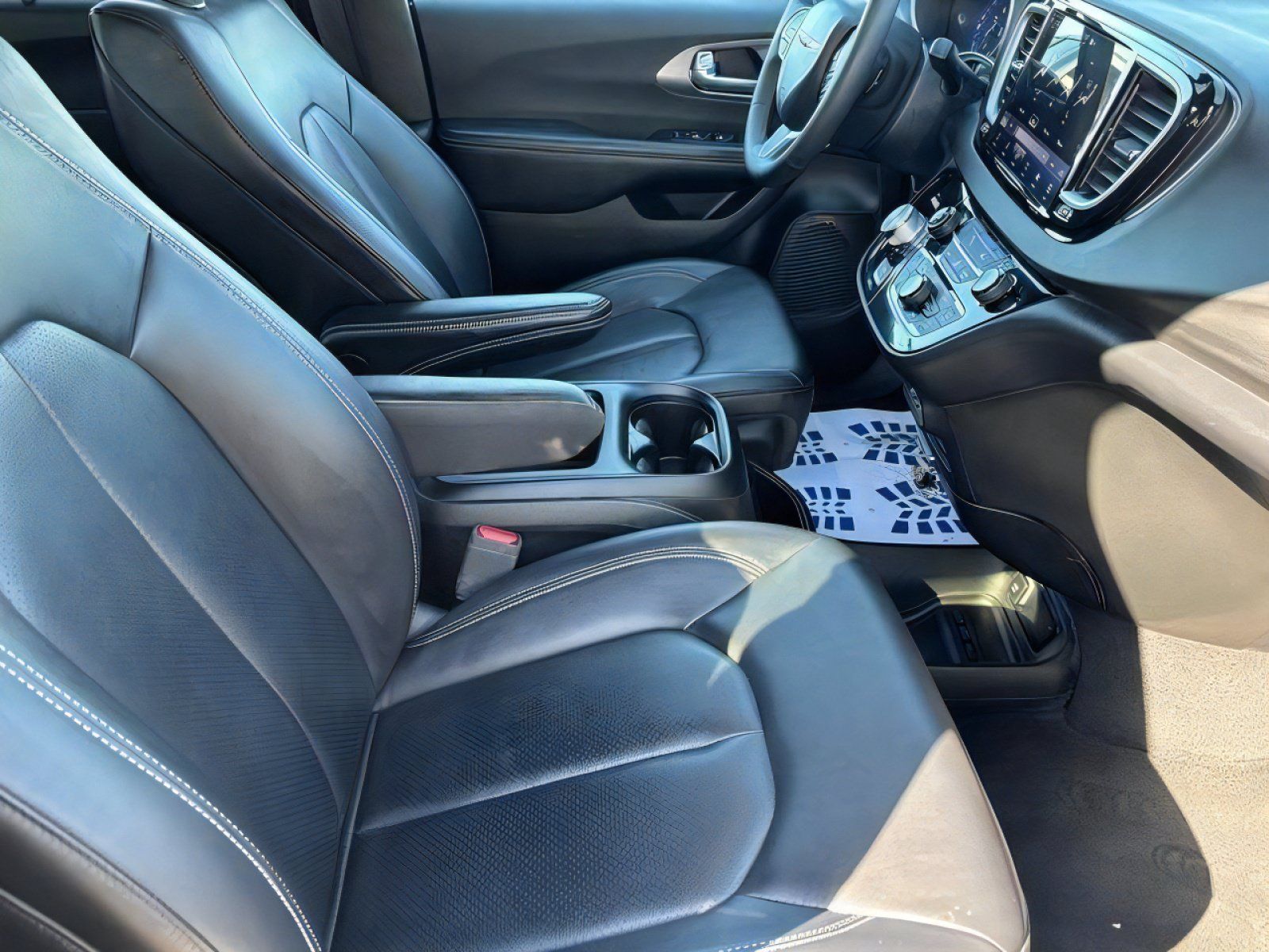 Used 2025 Chrysler Pacifica Select FWD image 30