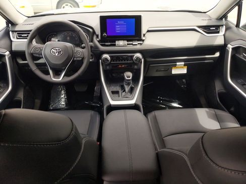 Used 2023 Toyota RAV4 XLE Premium image 17