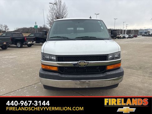 Used 2017 Chevrolet Express 3500 Extended image 8
