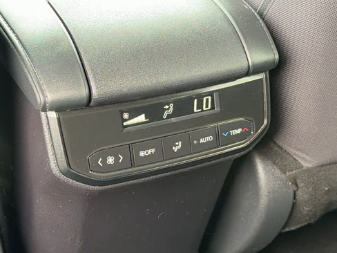 Used 2025 Toyota Highlander LE FWD image 25