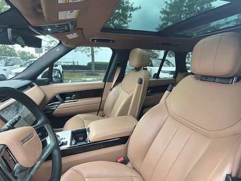 Used 2025 Land Rover Range Rover SE AWD/4WD image 9
