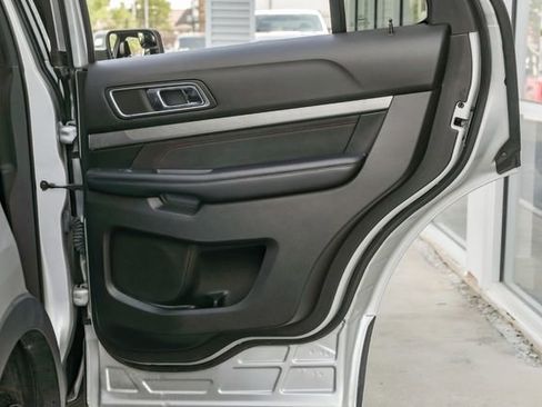 Used 2018 Ford Explorer XLT w/ Equipment Group 202A image 48