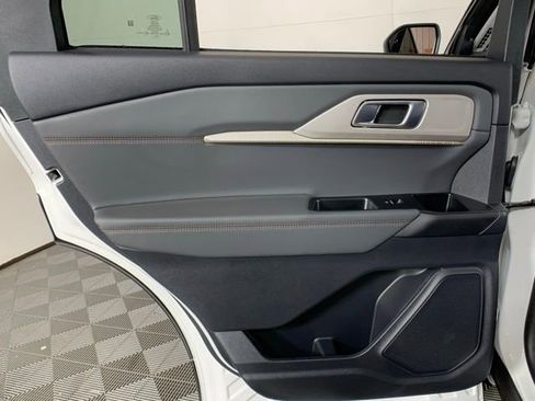 Used 2025 Ford Explorer Active image 35