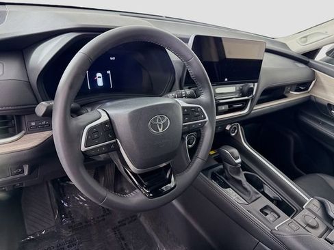 Certified 2025 Toyota Grand Highlander FWD image 9