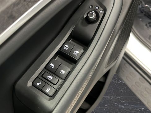 Used 2024 Jeep Grand Cherokee L Limited w/ Luxury Tech Group II AWD/4WD image 22