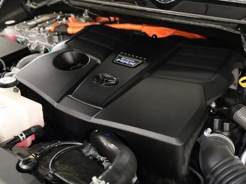 Used 2023 Toyota Sequoia Platinum image 11