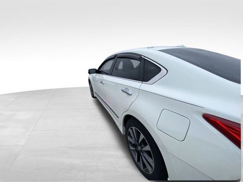 Used 2017 Nissan Altima 2.5 SV image 6