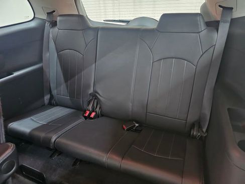 Used 2017 Buick Enclave Leather FWD image 4