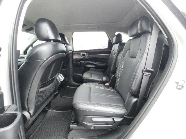 Used 2023 Kia Sorento SX AWD/4WD image 16