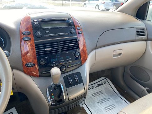 Used 2007 Toyota Sienna XLE Limited image 16