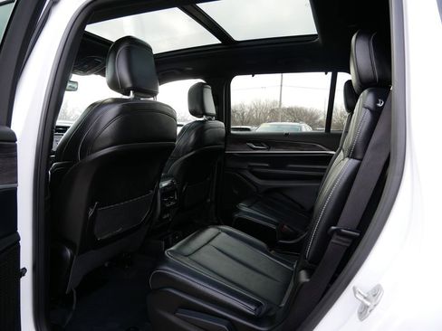 Used 2024 Jeep Grand Cherokee L Limited w/ Luxury Tech Group II AWD/4WD image 16