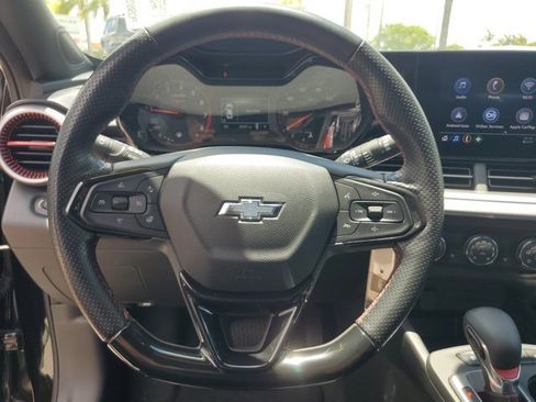 Used 2024 Chevrolet Trax RS FWD image 28