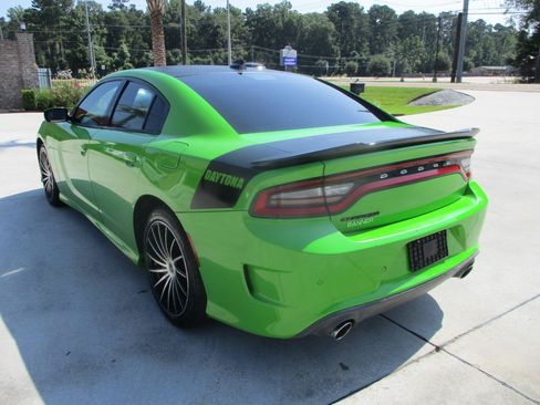 Used 2017 Dodge Charger R/T RWD image 11