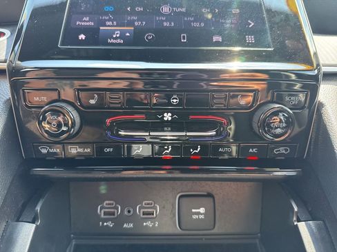 Used 2025 Jeep Grand Cherokee Altitude AWD/4WD image 16
