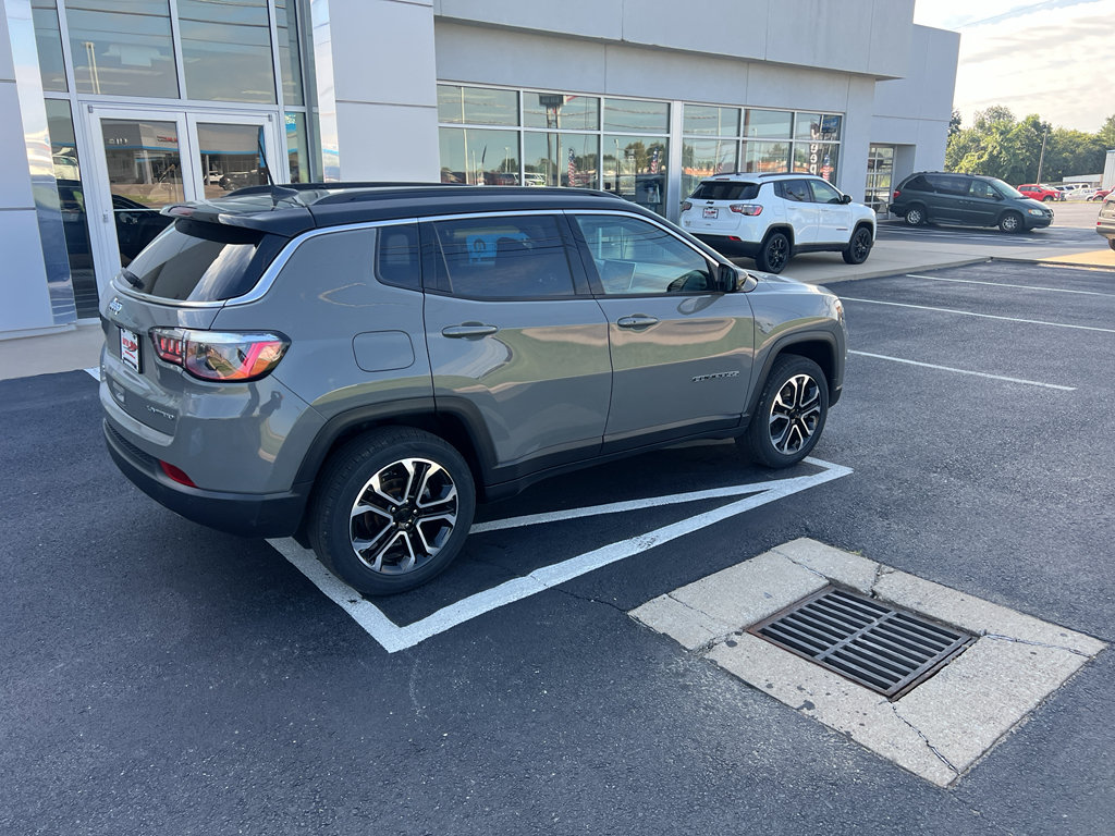 Used 2023 Jeep Compass Limited w/ Sun and Sound Group AWD/4WD image 8