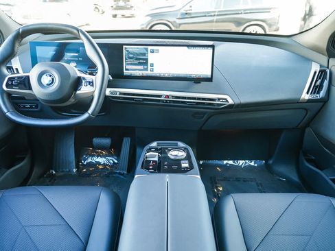 Used 2025 BMW iX xDrive50 image 12