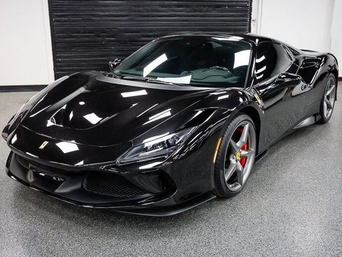 Used 2021 Ferrari F8 Tributo image 2