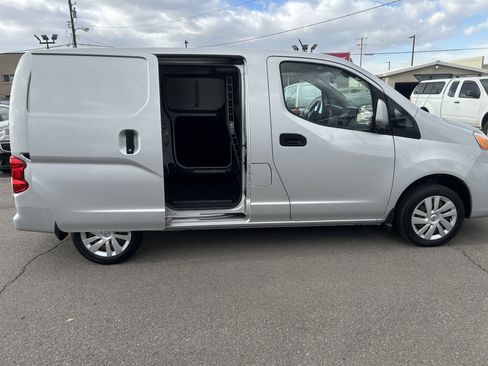 Used 2017 Nissan NV200 SV w/ Back Door Glass Package image 10