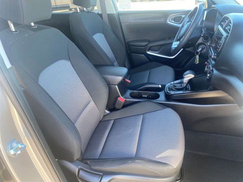 Used 2025 Kia Soul LX w/ LX Technology Package image 27