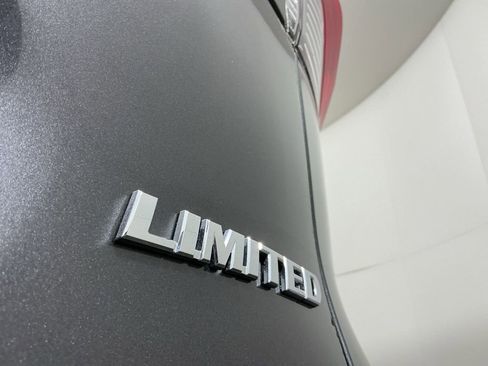 Used 2019 Toyota RAV4 Limited image 33