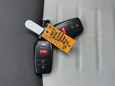 Used 2024 Toyota Tacoma TRD Off-Road image 37