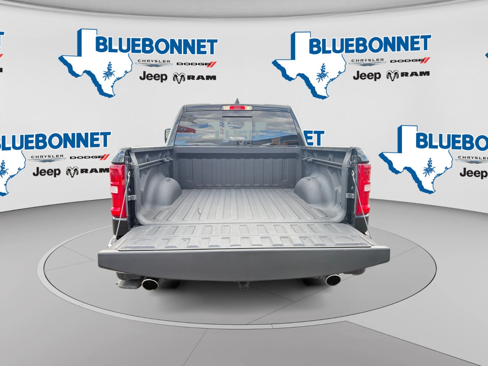 Used 2025 RAM 1500 Laramie w/ Trailer Tow Group AWD/4WD image 22