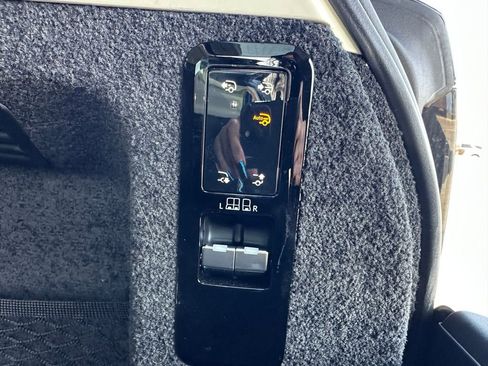 Used 2024 Land Rover Range Rover Autobiography image 12