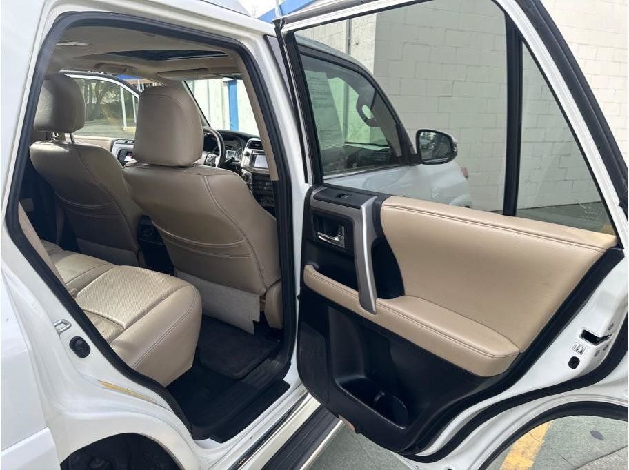 Used 2015 Toyota 4Runner Limited AWD/4WD image 30