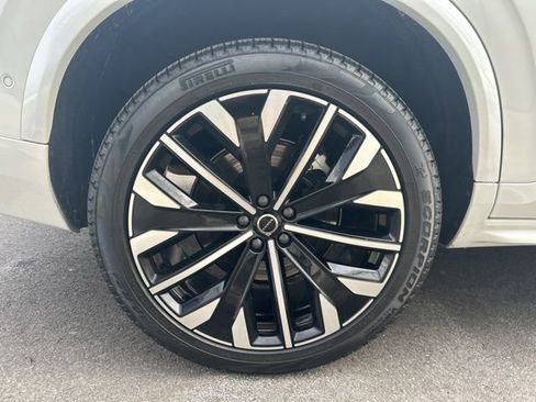 Certified 2025 Volvo XC90 B6 Plus image 9