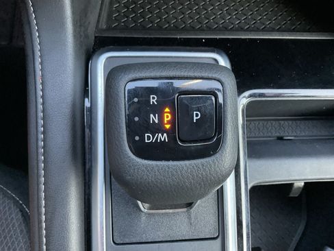 Used 2025 Nissan Pathfinder SV FWD image 19