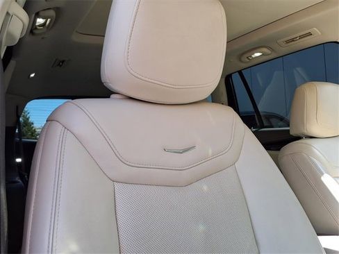 Used 2022 Cadillac XT6 Premium Luxury w/ Technology Package image 18