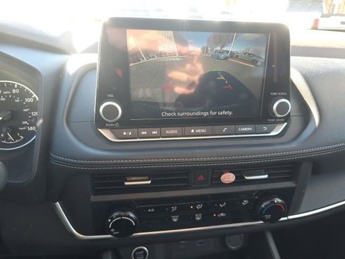 Used 2023 Nissan Rogue S image 12