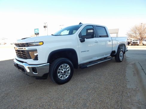 Used 2025 Chevrolet Silverado 2500 LT w/ Convenience Package image 8