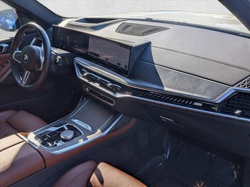 Certified 2025 BMW X7 M60i AWD/4WD image 21