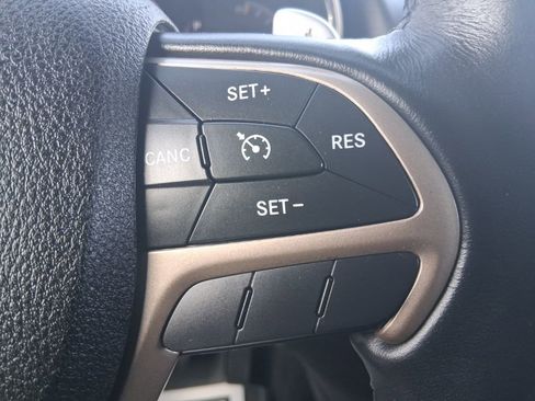 Used 2016 Jeep Grand Cherokee Laredo 75th Anniversary image 23