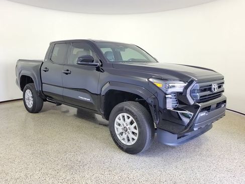 Used 2025 Toyota Tacoma SR5 AWD/4WD image 4
