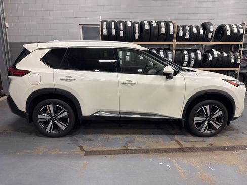 Used 2023 Nissan Rogue Platinum image 7
