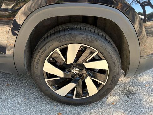 Used 2025 Volkswagen Atlas Cross Sport SE image 24