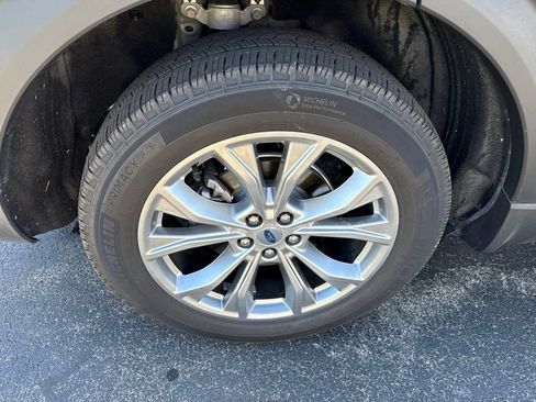 Used 2024 Ford Explorer XLT w/ Equipment Group 202A AWD/4WD image 26