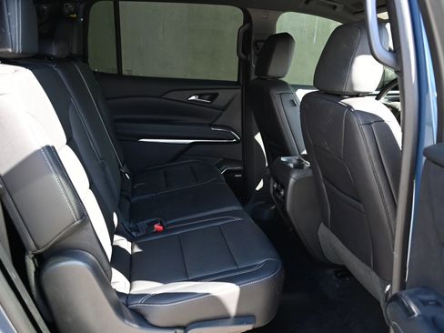 Used 2026 Chevrolet Traverse LT w/ Enhanced Driving Package image 18