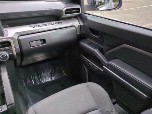 Used 2024 Toyota Tacoma SR5 AWD/4WD image 17