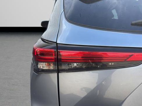 Used 2020 Toyota Highlander Platinum image 32