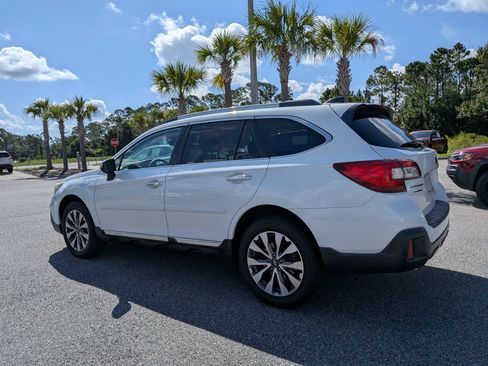 Used 2018 Subaru Outback 3.6R Touring AWD/4WD image 6