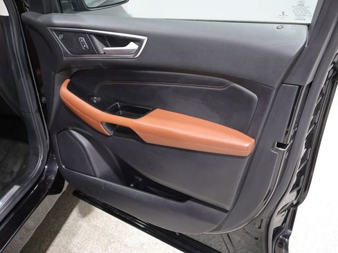 Used 2019 Ford Edge Titanium w/ Equipment Group 301A AWD/4WD image 26