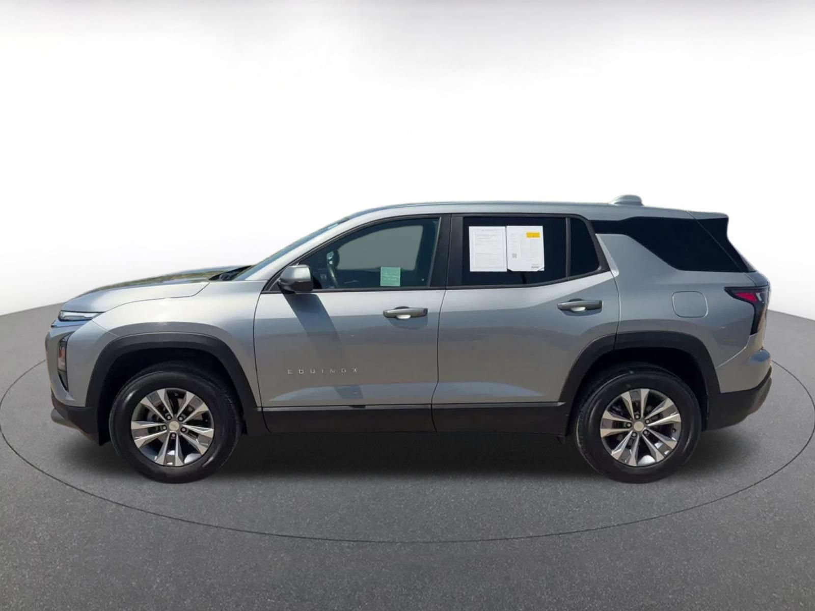 Used 2025 Chevrolet Equinox LT FWD image 8
