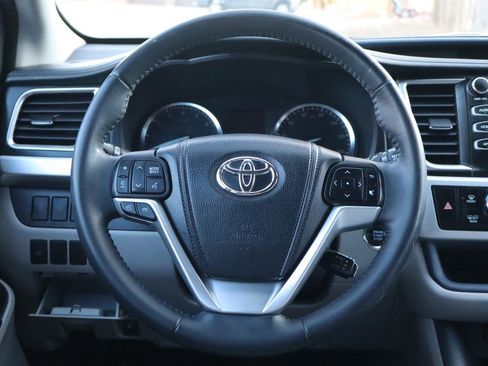 Used 2014 Toyota Highlander XLE image 18