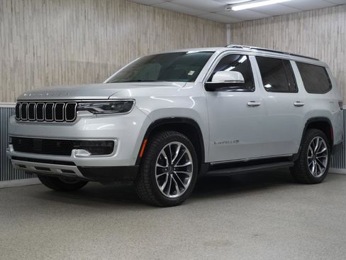 Used 2022 Jeep Wagoneer Series II w/ Premium Group I image 4